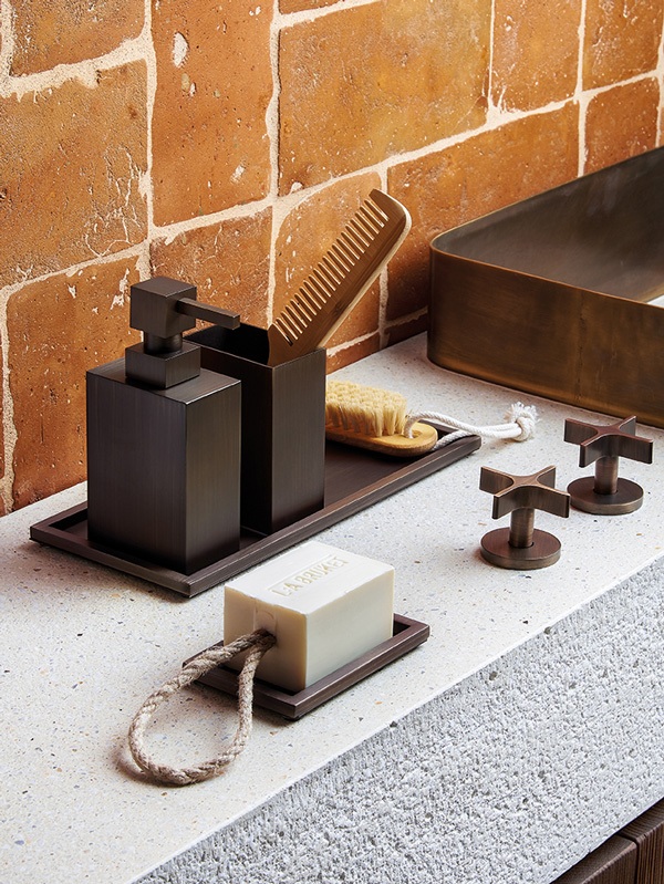 dispenser bathroom and tubler holder in bronze mat finish